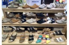 BIRKENSTOCKサンダルは、日本/海外で大人気！高見えする流行ファッションアイテム。