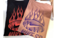 NIKE SBマックス90 Tシャツ。ゆったり着心地、動きやすいスケートボードTシャツ。耐久コットンで毎日快適。
