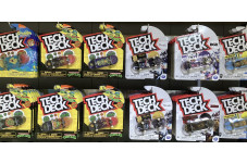 TECK DECK（テックデッキ）は、サンタクルーズ等人気ブランドの指スケ。雨の日も家で遊べるスキルゲームです。