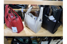 RIKKA FEMME 2WAY ショルダーバッグ：高見えPUトート、ポーチ付きで整理整頓も簡単！