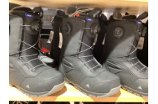 「ブーツが当たる、痛い…」を解決！日本人の足に合わせたワイドモデル！ 