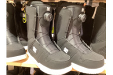 スケートスタイルで超軽量！初めてのブーツ選びはこれで決まり！   ストリートカルチャーを愛するライダーに人気の【DC SHOES（ディーシーシューズ）】から、エントリーモデルの決定版【PHASE BOA（フェーズ ボア）】が登場！ムラサキスポーツ限定の特別価格です！