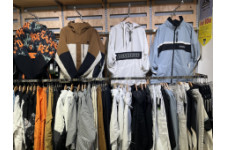 ストリート系ファッションで人気のDC SHOECO. (ディーシー)より、2025-26最新スノーウェアが続々入荷中！