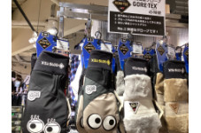 毎年大人気の eb's ケモノチャン ミトンの GORETEX バージョン！