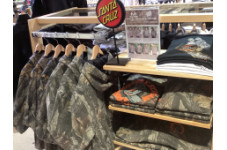 博多・天神エリアでスケーターファッションをお探しなら、ムラサキスポーツキャナルシティ博多店へ！