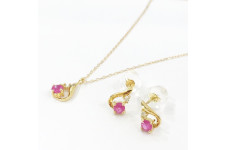 7月誕生石のルビーとダイヤモンドのネックレス＆ピアス
