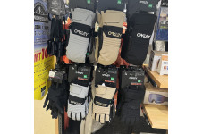 冬の必需品 OAKLEY（オークリー）のスノーグローブ登場！