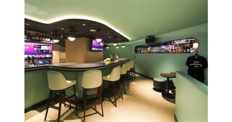 スナックエイティースリー　ハカタ